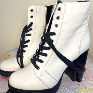 Unworn Steve Madden platform high boots, white, size 10